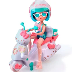 FAMOSA Sanrio Colección|Muñecas-Hello Kitty Muñeca Pretty Pink Scooter